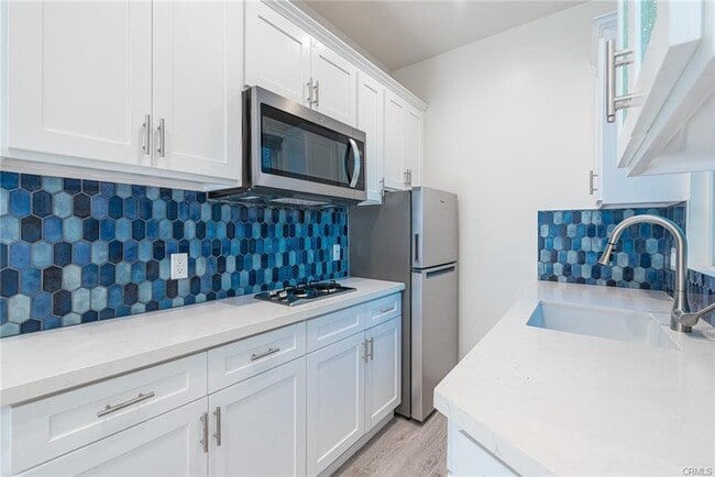 Building Photo - 305 Main St