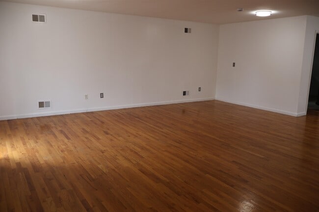 Building Photo - 1157 67th St
