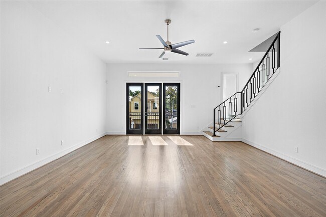 Building Photo - 1011 E 28th St
