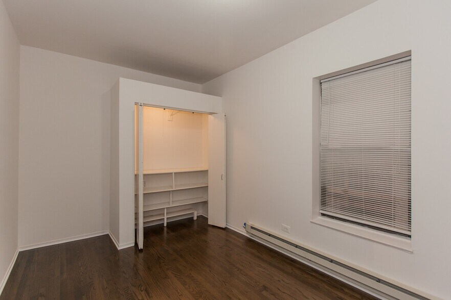 Building Photo - 727 W Cornelia Ave