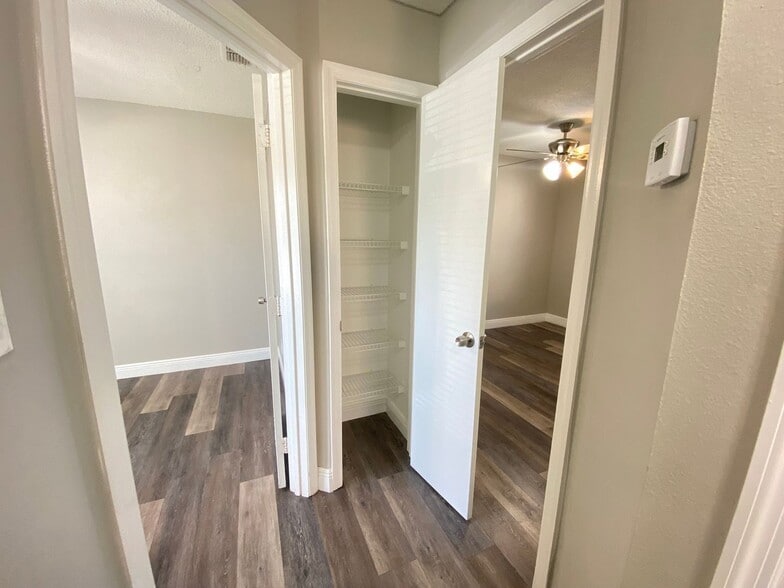 Building Photo - 2439 Harbor Town Dr