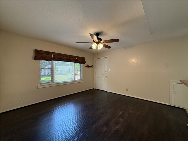 Building Photo - 1320 Heights Blvd