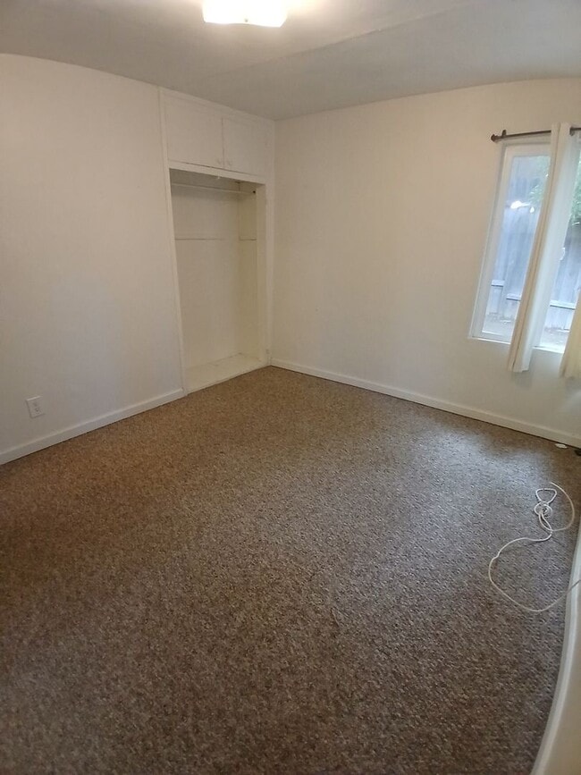 Building Photo - 1690 Phillips Ln