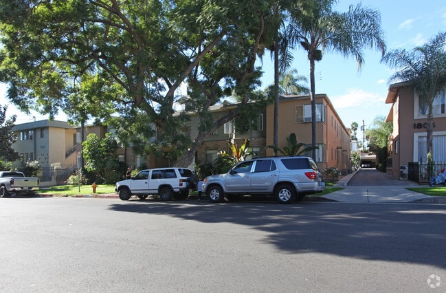 Primary Photo - 1801 N. Garfield Pl