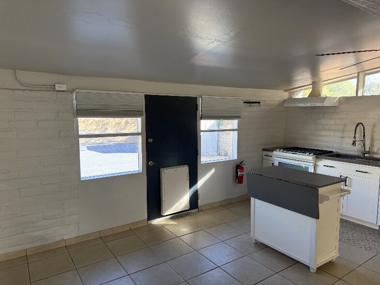 Building Photo - 4240 N 4th Ave