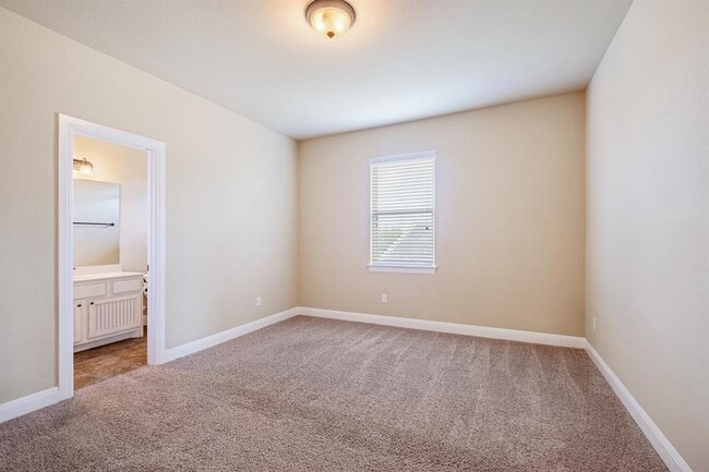 Building Photo - 2921 Desert Candle Dr