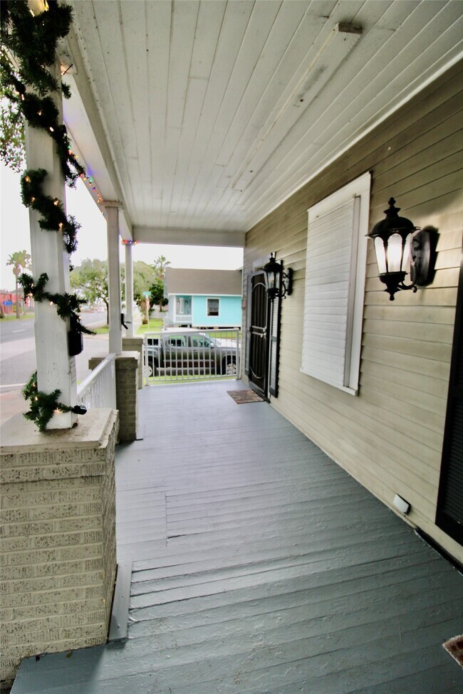 Building Photo - 901 Broadway Avenue J