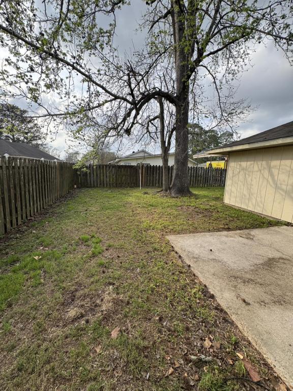 Building Photo - 1413 Briarhurst Dr