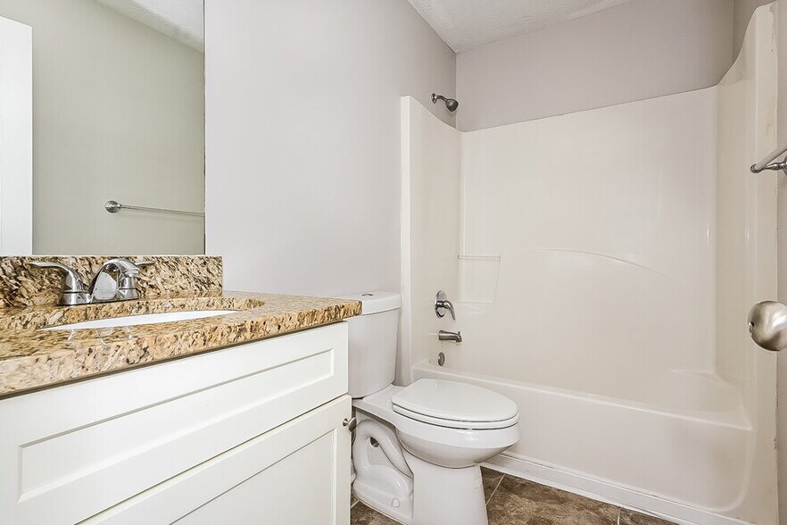 Building Photo - 2725 Woodward Rd