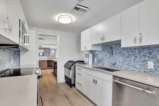 Building Photo - 4748 S Ocean Blvd