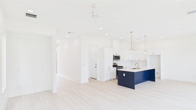 Building Photo - 9609 Valeca Dr