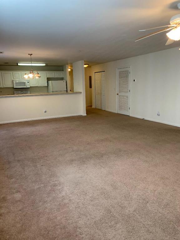 Building Photo - 4850 Meadowsweet Dr