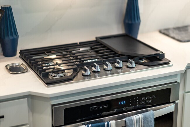 Building Photo - 10332 Rainbow Cove Ln