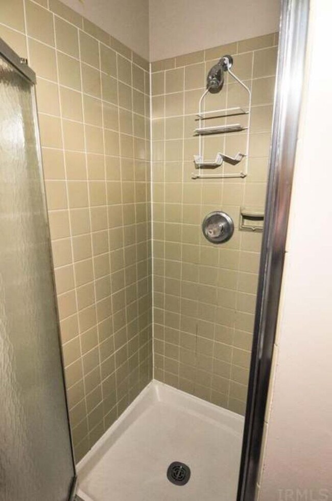 Building Photo - Beautiful 4-Bedroom Home on Spacious Corne...