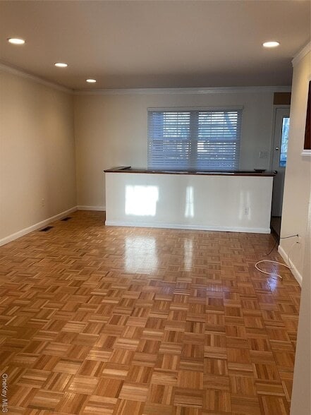 Building Photo - 430 Somerset Dr