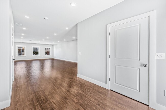 Building Photo - 24 S Washington Ave