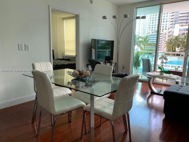 Building Photo - 950 Brickell Bay Dr