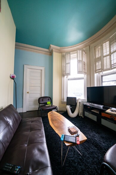 Building Photo - 52 Fenway