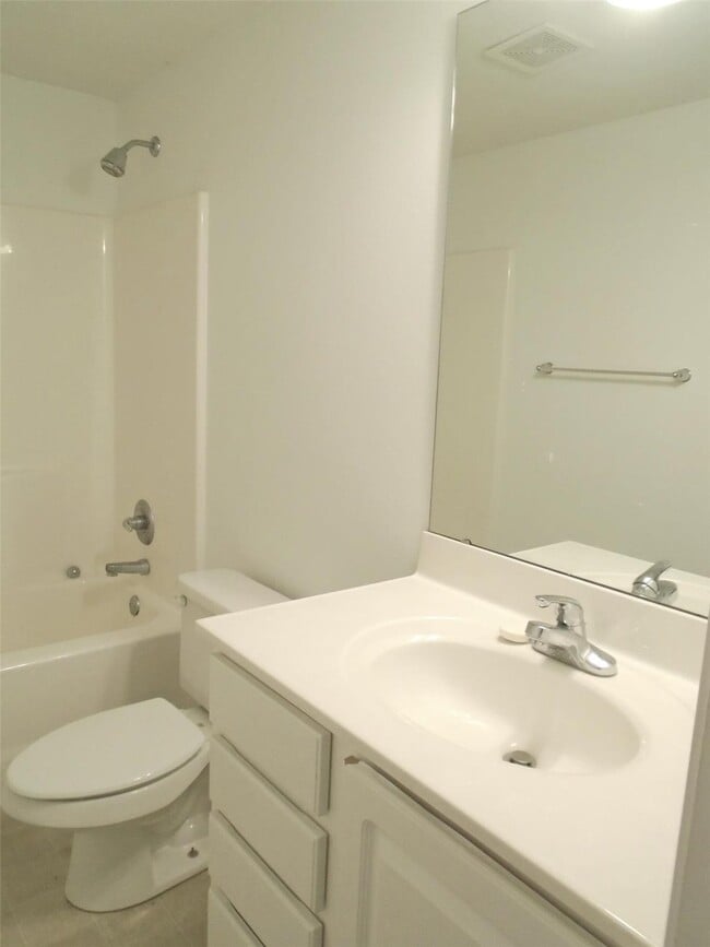 Building Photo - 706 Titan Dr