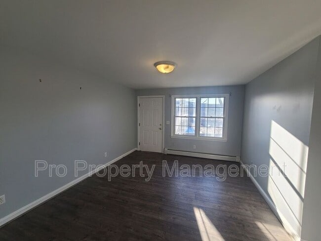 Building Photo - 129 Railroad St