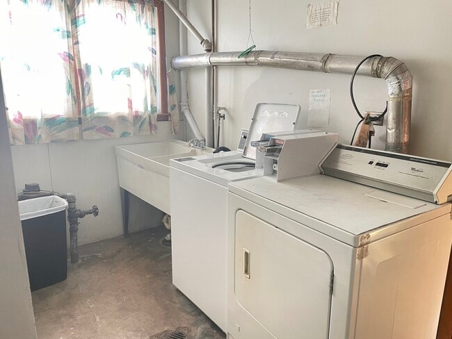 Building Photo - 8046 S Pulaski Rd