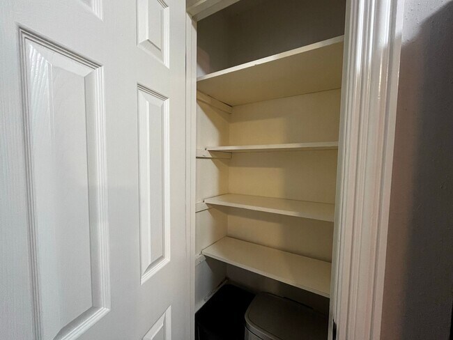 Building Photo - For Lease | 3 Bed, 2 Bath | 1,446 Sq Ft | ...