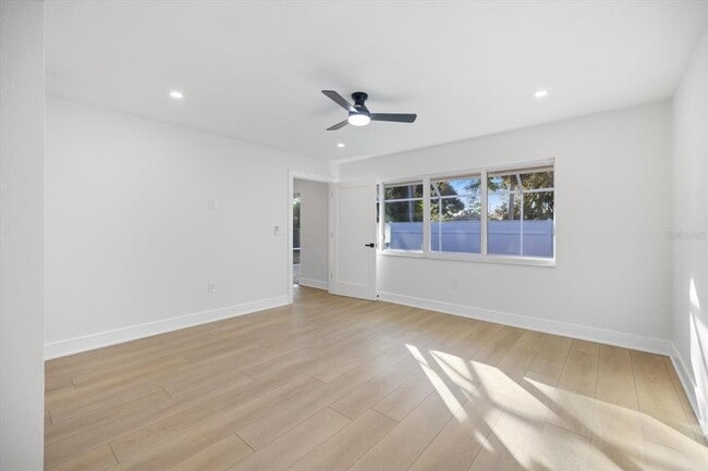 Building Photo - 328 Monet Dr