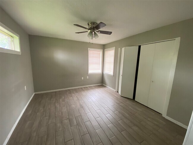 Building Photo - 612 N Avenue B