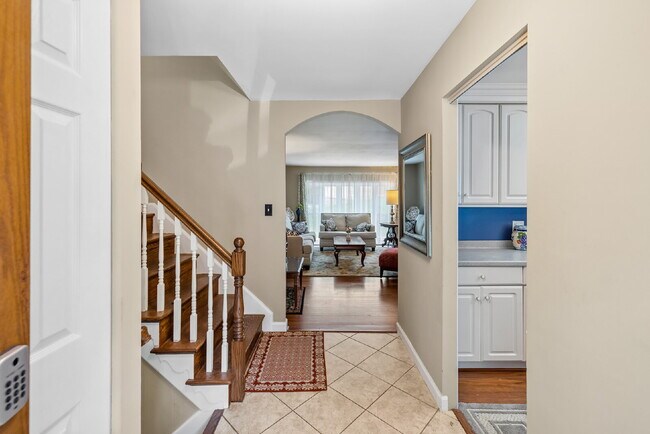 Building Photo - Gorgeous Central Single Family in Heart of Rockville
