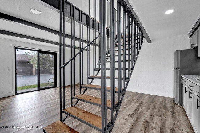 Building Photo - 3912 Overlook Dr