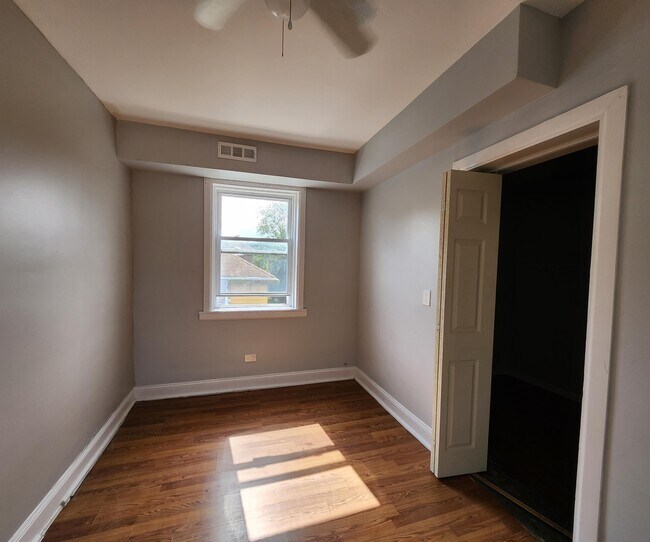 Building Photo - 8408 S Kingston Ave