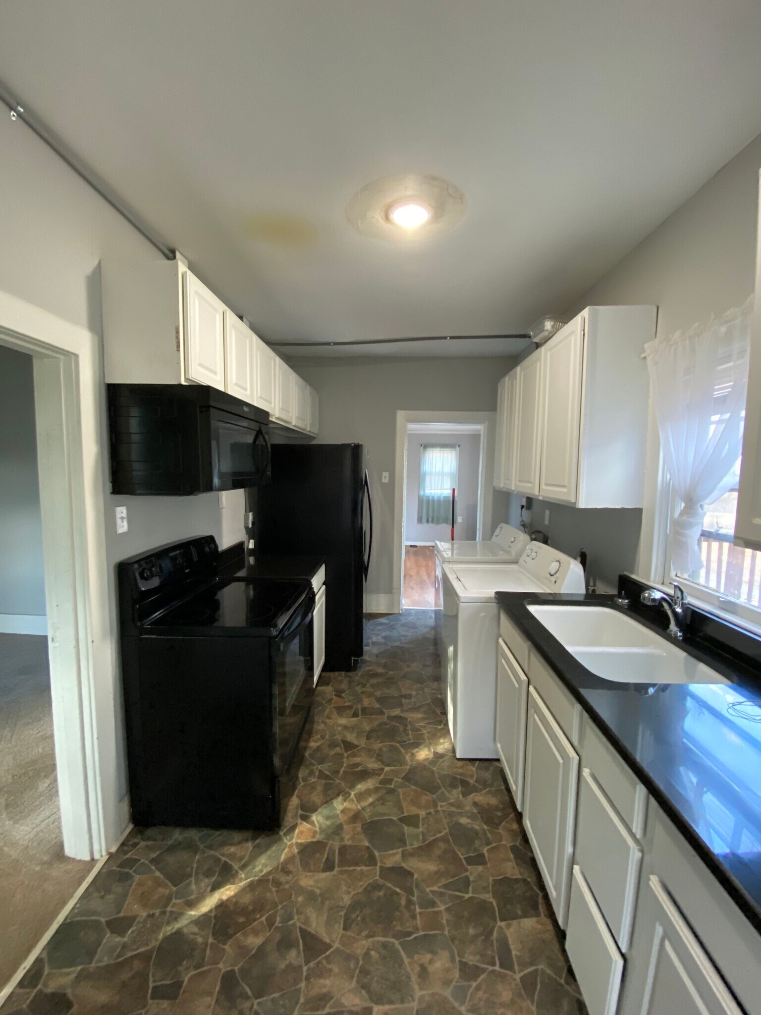 Building Photo - 733 Gracey