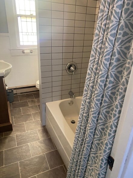 Building Photo - 104 S 4th St