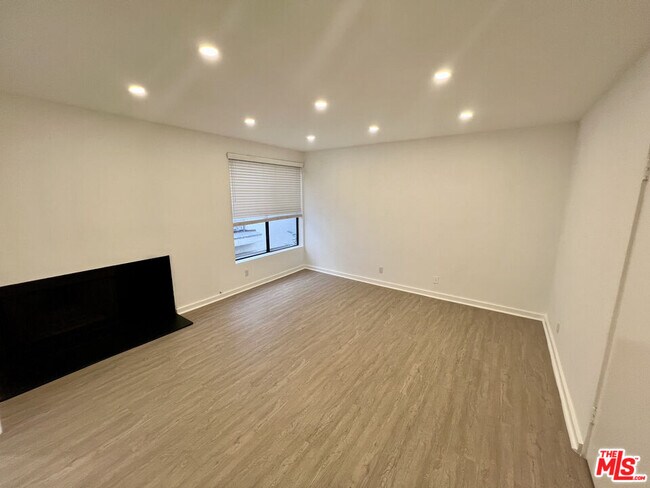 Building Photo - 1600 Camden Ave