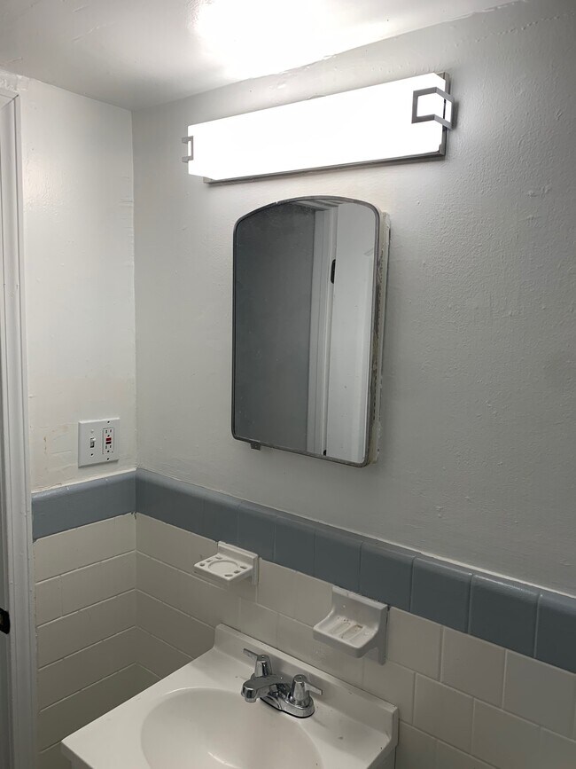 Building Photo - 2744 Miles Cir