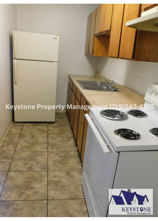 Building Photo - $385 OFF - Move In Special!  2 Bedroom/1 Bath Apartment w/ Exterior Entrance - $775/$775