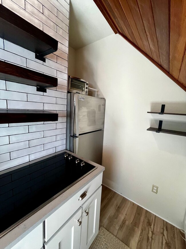 Building Photo - Executive Rental on Riverside Country Club...