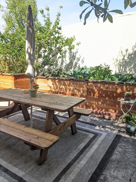 Building Photo - 734 Beatie St