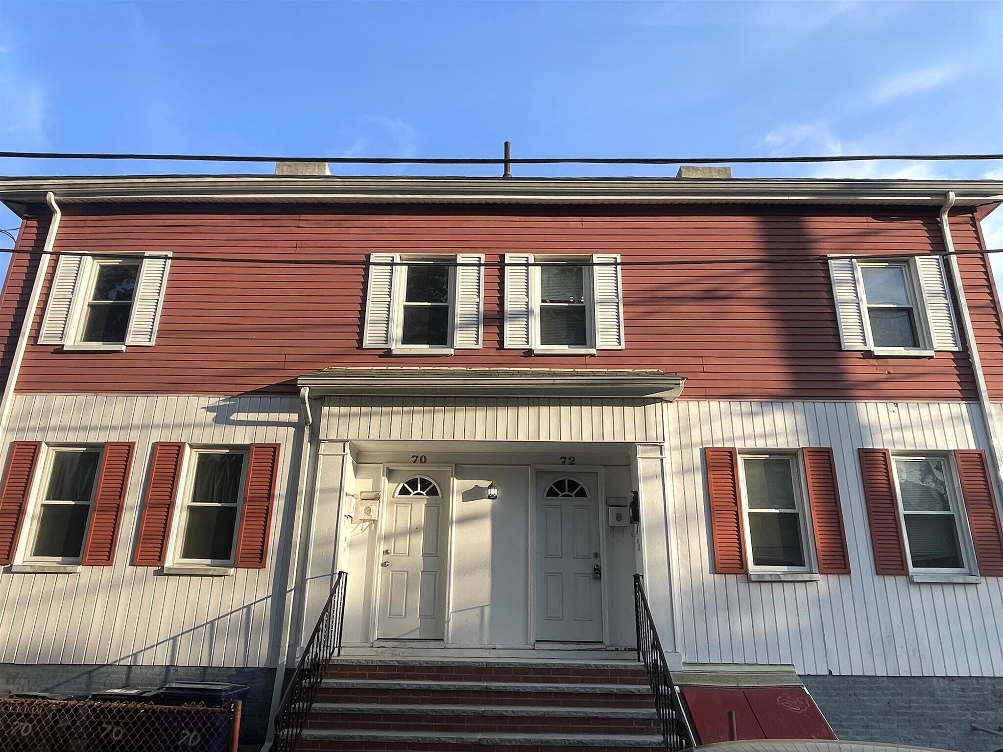 Building Photo - 72 School St