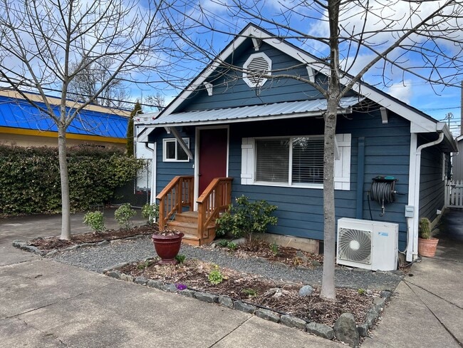 Building Photo - Updated 3 bedroom 1 bathroom house in Thur...