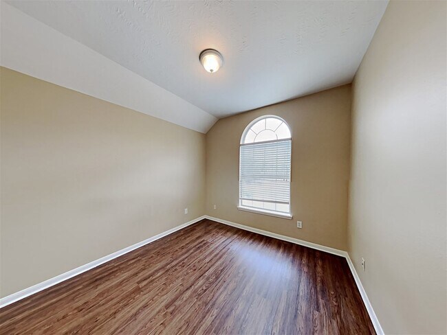 Building Photo - 411 Cedar Point Dr