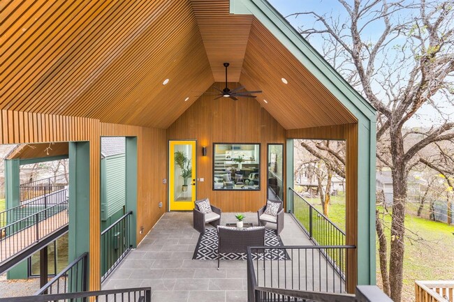 Building Photo - 1205 Perez St