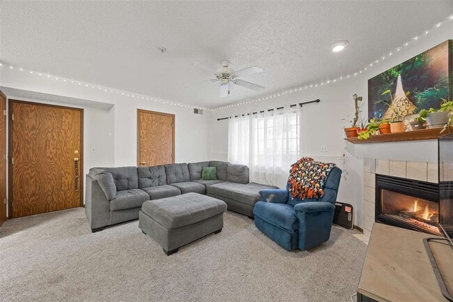 Building Photo - 2432 Rushmore Dr