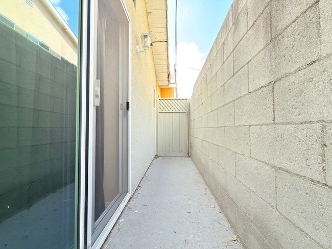 Building Photo - Wonderful 1 Bed + 1 Bath ADU