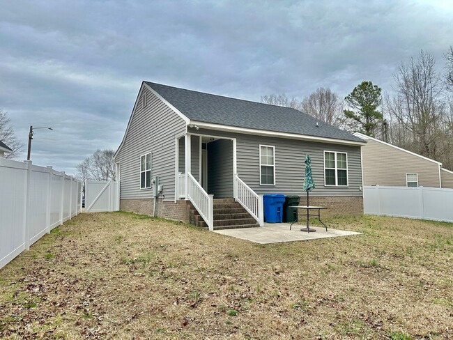 Building Photo - 3 BD, 2 BA Home in Wilson