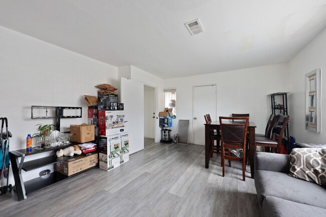 Building Photo - 1511 E 108th St