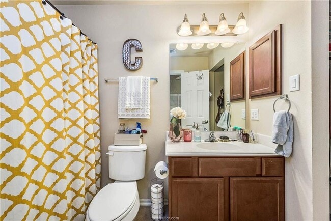 Building Photo - Lakeridge Townhomes AUGUST Move in!