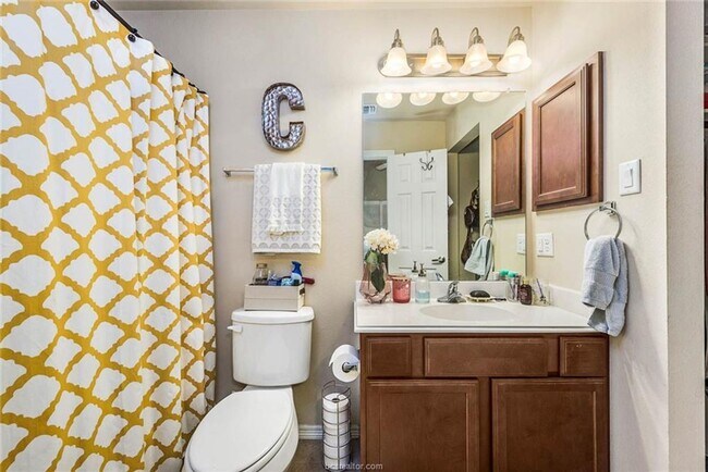 Building Photo - SUBLEASE Aug 11 2025 in Lakeridge Townhomes!