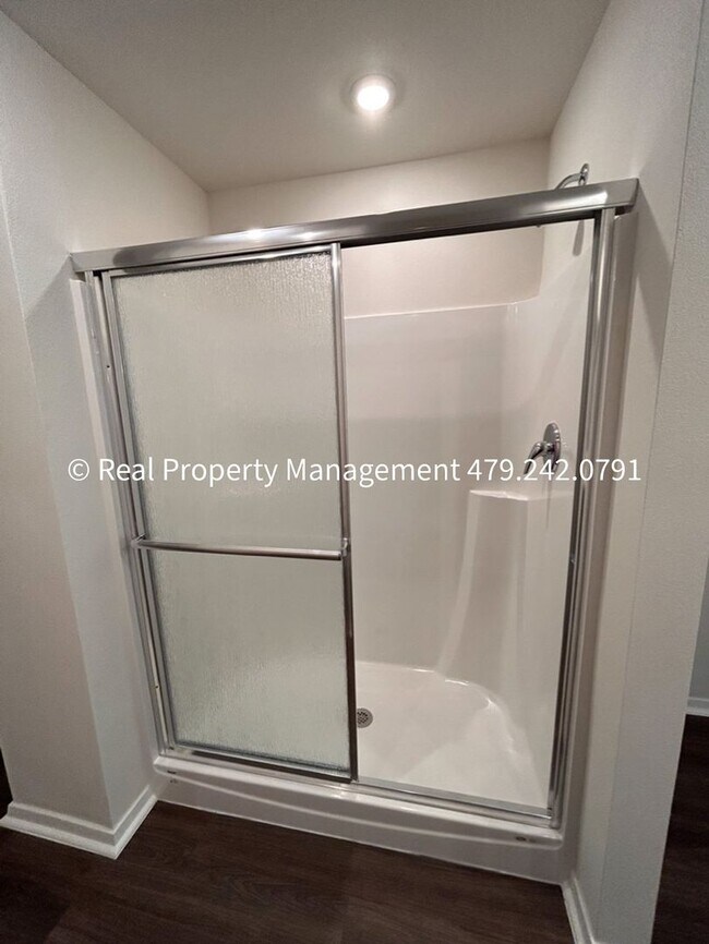 Building Photo - 10640 Cedar Wy