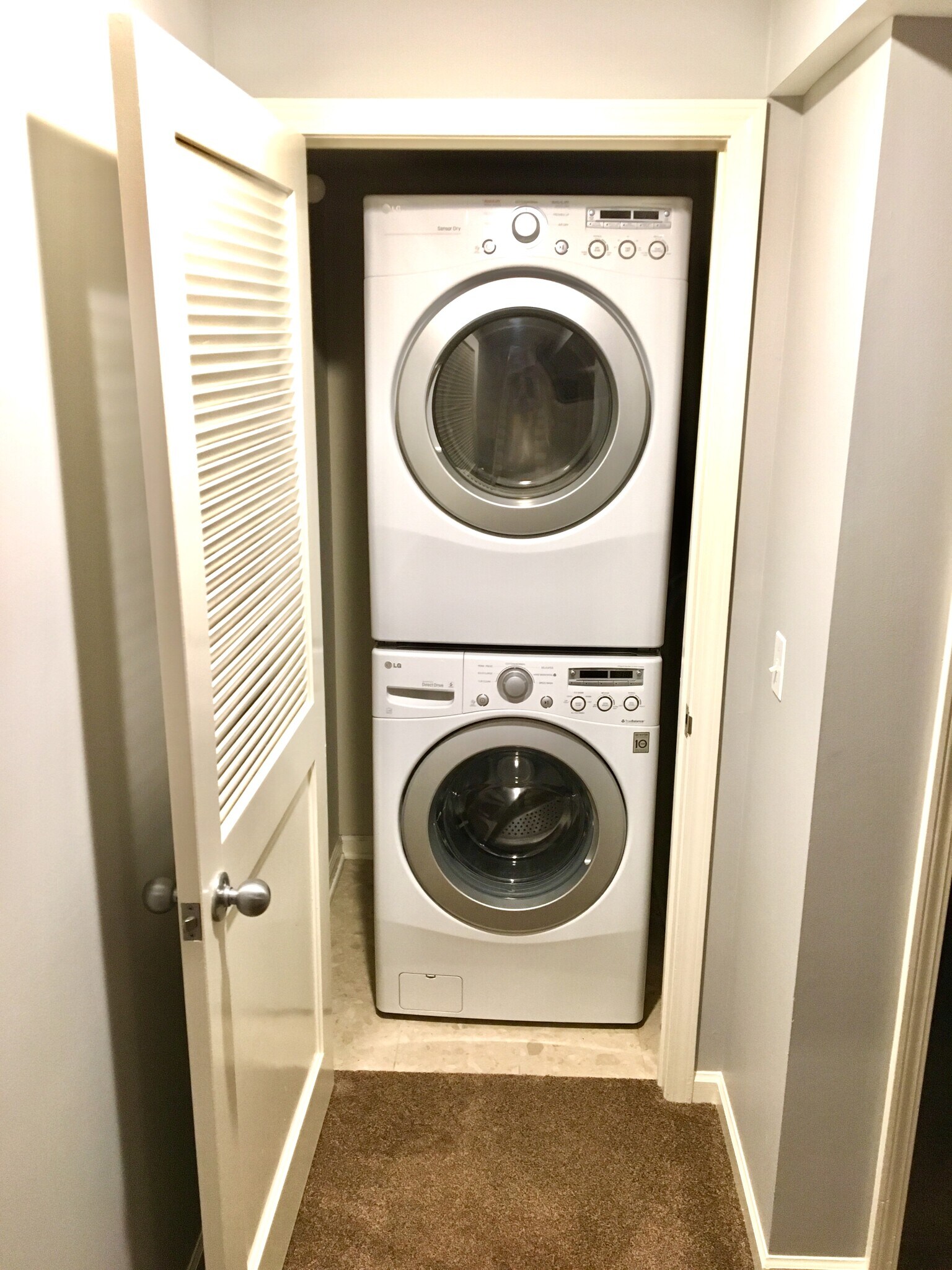 LG Washer Dryer same level as bedrooms - 743 N Wolcott Ave